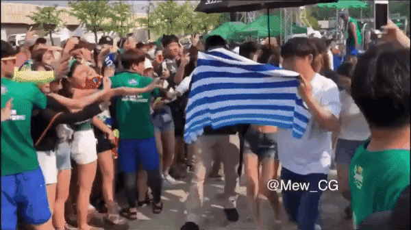 Riêng Jennie phải có nhiều nhân viên hộ tống