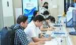지원자들은 응우옌탓탄대학교의 전공분야에 대해 알아봅니다.