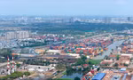 Xe container 'bủa vây' cửa ngõ khu Đông TPHCM