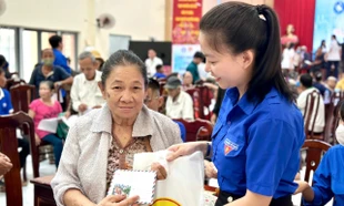 T.Ư Đoàn phối hợp Hội thầy thuốc trẻ Việt Nam khám bệnh phát thuốc miễn phí cho người dân ở TPHCM