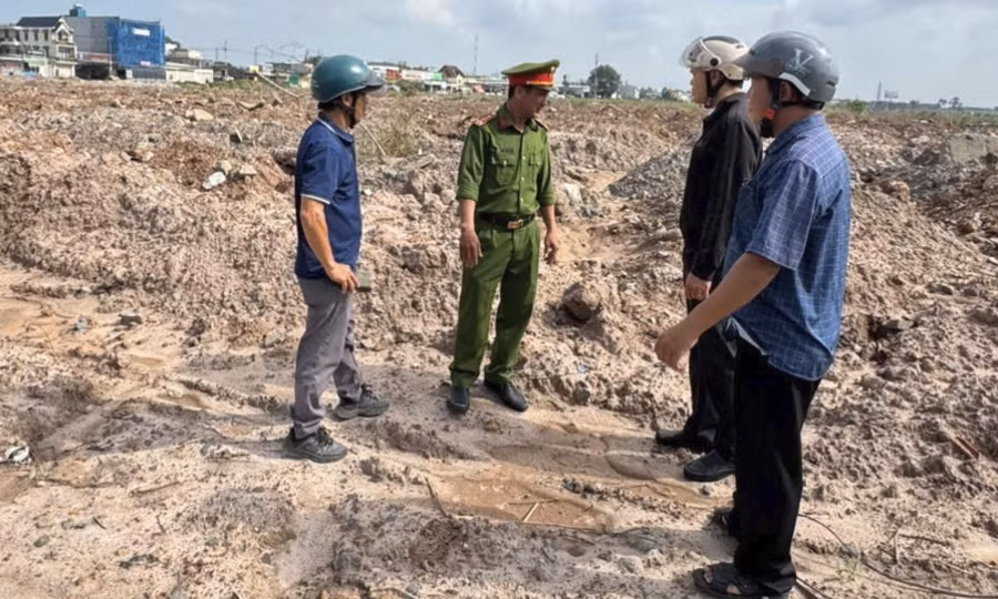 Đồng Nai bắt quả tang nhóm người đổ trái phép gần 12.000 m3 chất thải