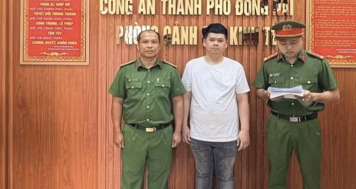 Khởi tố chủ hai kho thời trang ‘hàng hiệu fake’
