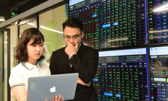 IPO rầm rộ, tưởng toàn 'bom tấn' lên sàn hóa ra... 'bom xịt' 