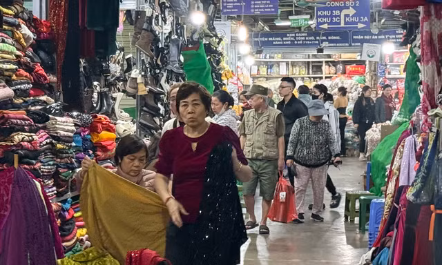 Xóa bỏ thuế khoán: Hộ kinh doanh vừa lúng túng sổ sách, vừa lo bị phạt