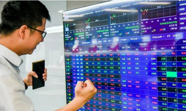 Cổ phiếu nhóm dầu khí tăng kịch trần