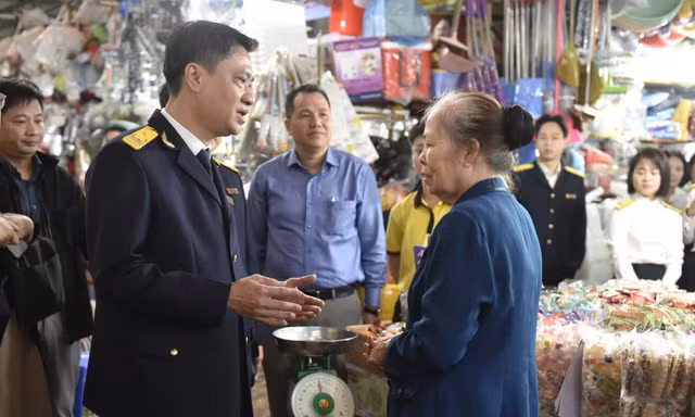 Lý do cán bộ thuế đến chợ gặp tiểu thương 