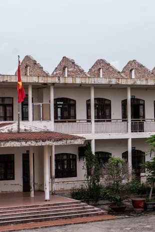 Trường học bị bão cuốn bay mái vẫn dạy 740 học sinh: Quảng Ninh lên tiếng sau phản ánh