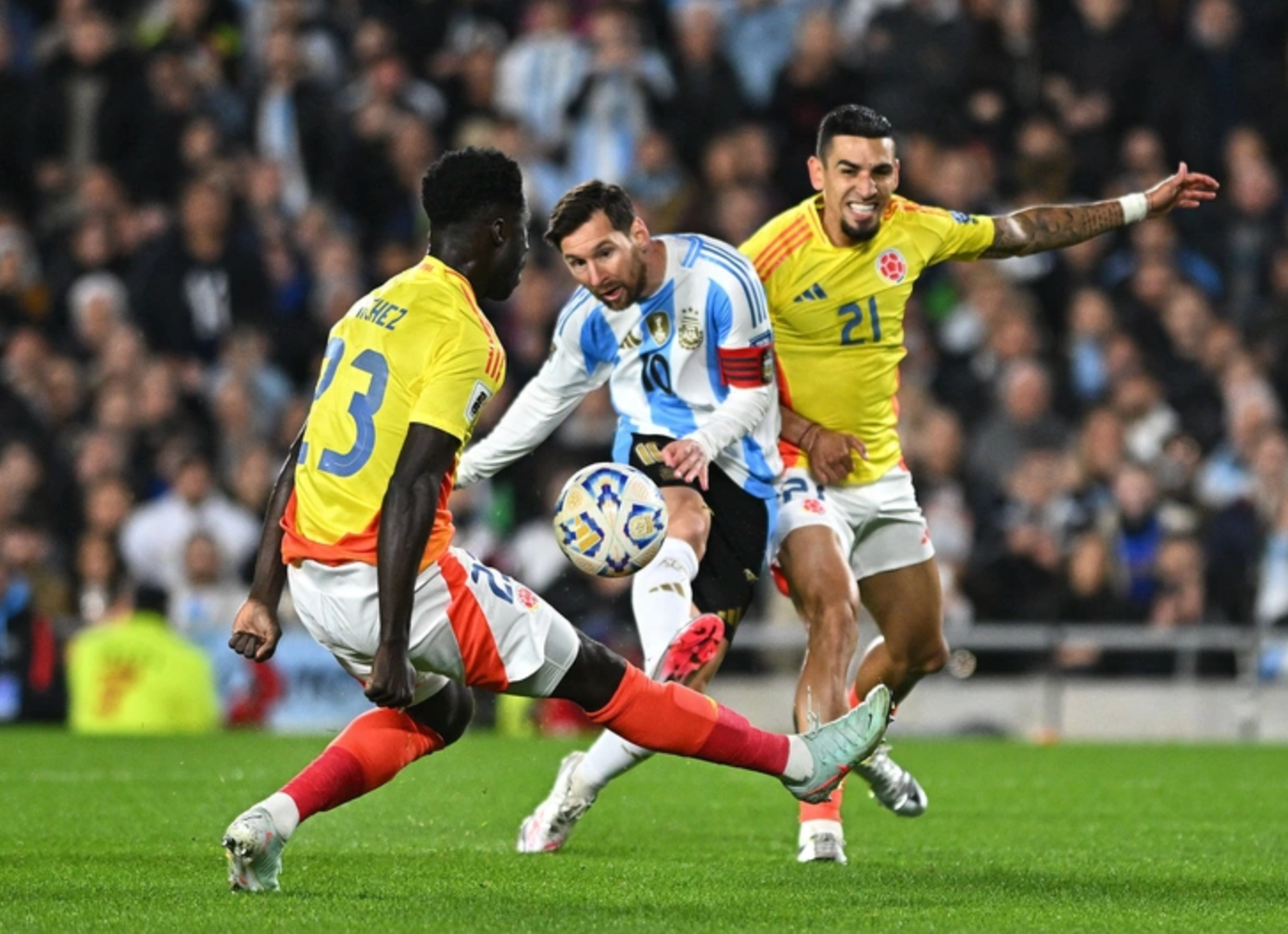 Lionel Messi lämnar fortfarande möjligheten öppen att delta i VM 2026, men fansen väntar fortfarande på honom i en Argentina-tröja. anh-chup-man-hinh-2025-10-21-luc-165815.png