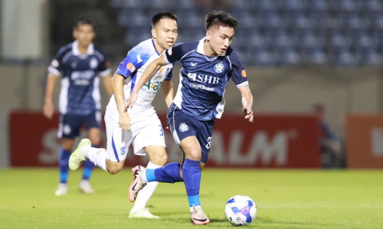 SHB Da Nang به طور غیرمنتظرهای تیم Song Lam Nghe An را از جام حذفی 2025/26 حذف کرد (عکس از Phi Hai) anh-chup-man-hinh-2025-11-16-luc-202154.png