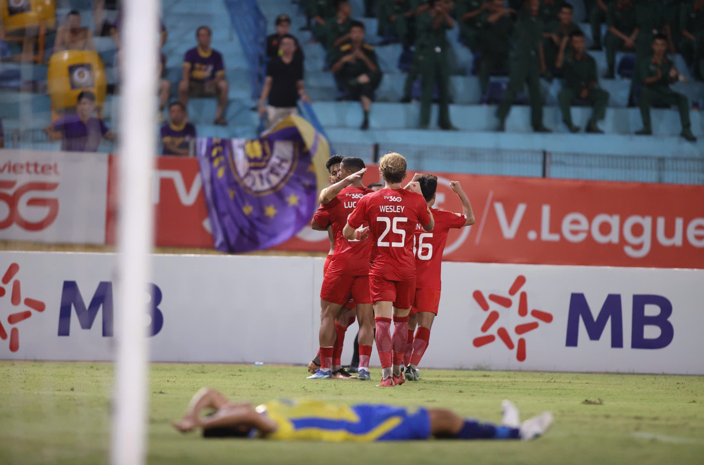 Hanoi FC ស្ថិតក្នុងវិបត្តិបន្ទាប់ពីបាត់បង់ការគ្រប់គ្រងជាច្រើនឆ្នាំនៅក្នុង V-League ។ anh-chup-man-hinh-2025-09-15-luc-130752.png