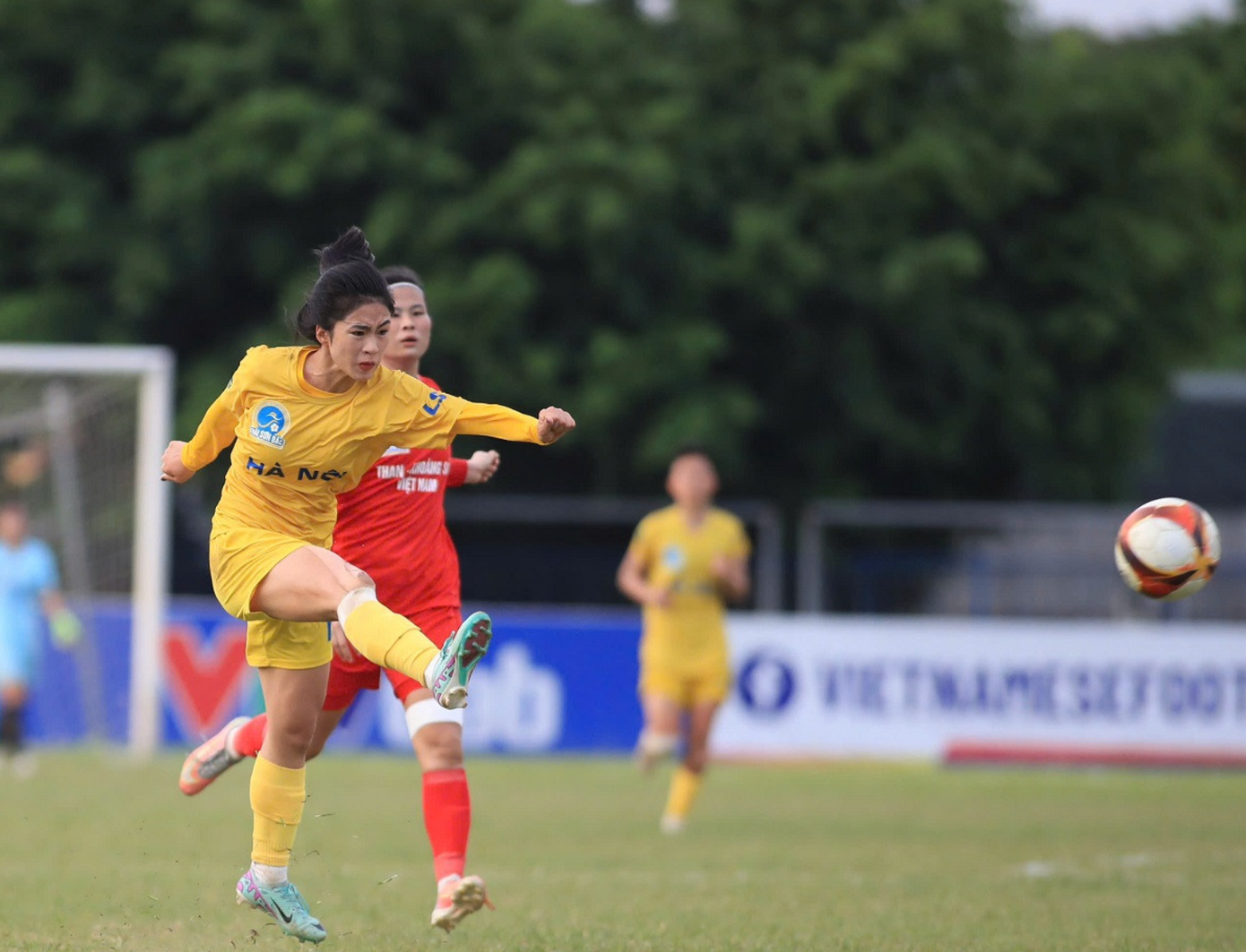 Thanh Nha scored a beautiful goal to help Hanoi defeat Than KSVN anh-chup-man-hinh-2025-09-13-luc-191945.png