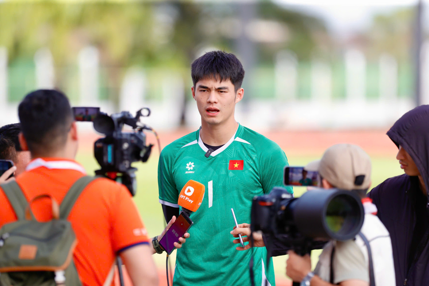 গোলরক্ষক ট্রুং কিয়েন SEA গেমস 33-তে ক্লিন শিট রাখতে চান (ছবি: হু ফাম) anh-chup-man-hinh-2025-12-13-luc-190525.png