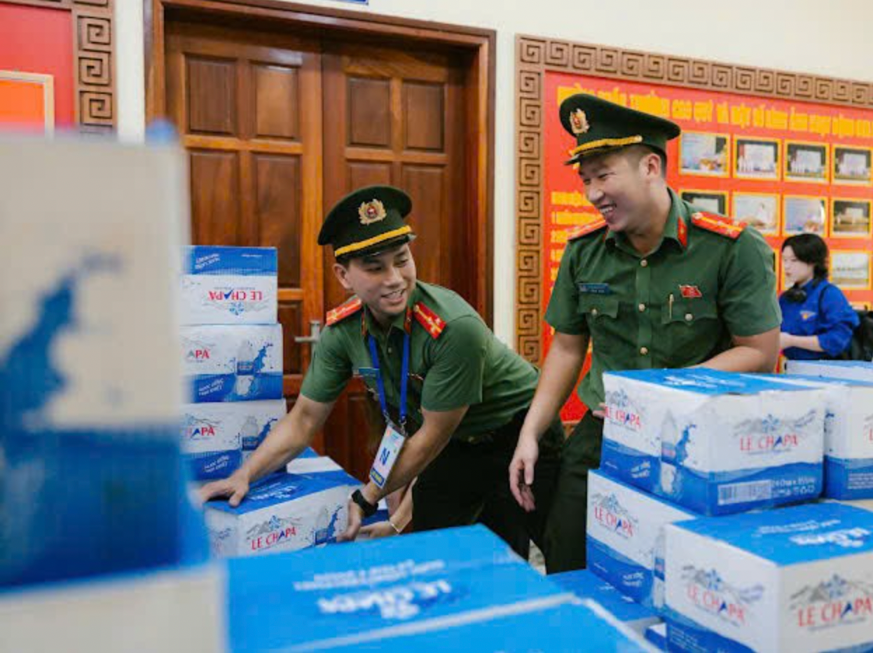 Sự đồng hành của cán bộ, chiến sĩ Trung đoàn 600 đã góp phần tiếp thêm sức mạnh, cổ vũ tinh thần cho cán bộ, chiến sĩ và các lực lượng tham gia, thể hiện tình đoàn kết, tính xung kích, tinh thần vượt nắng thắng mưa hoàn thành tốt mọi nhiệm vụ anh-chup-man-hinh-2025-09-01-luc-134207.png