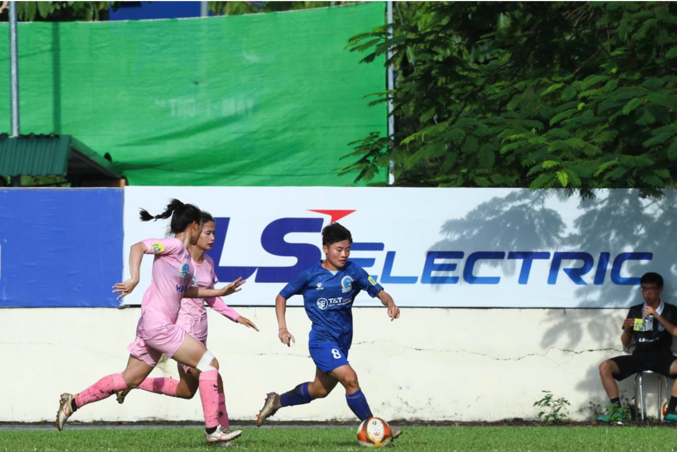 ការប្រកួតបាល់ទាត់នារីថ្នាក់ជាតិឆ្នាំ 2025 - Thai Son Bac Cup ចាប់ផ្តើមចំណុចរបត់ដ៏គួរឱ្យភ្ញាក់ផ្អើលមួយ។ anh-chup-man-hinh-2025-10-01-luc-213436.png