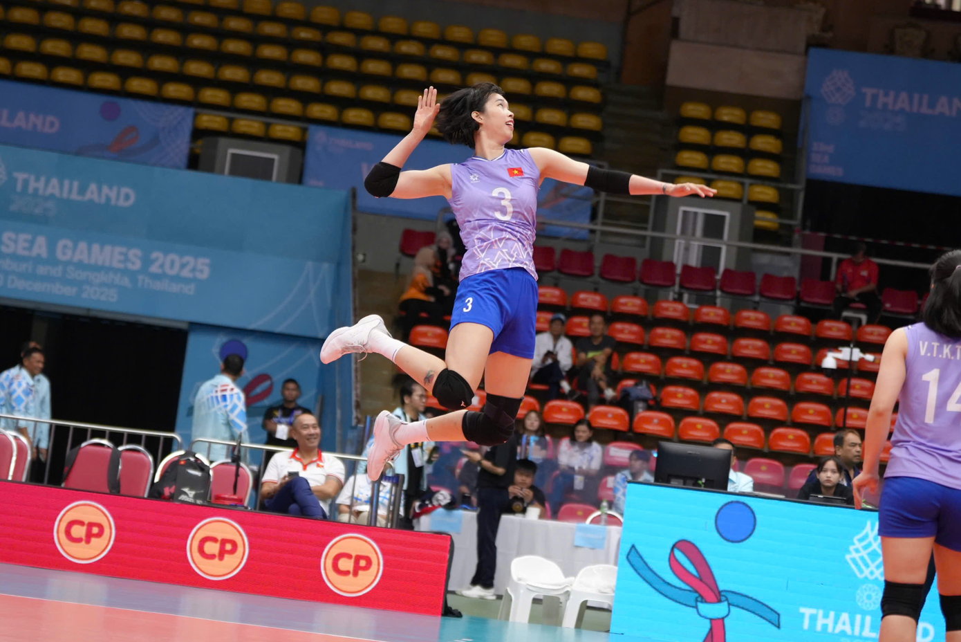 اس کے ایکروبیٹک سیو نے شائقین کو حیرت اور تعریف میں چھوڑ دیا۔ anh-chup-man-hinh-2025-12-11-luc-133743.png