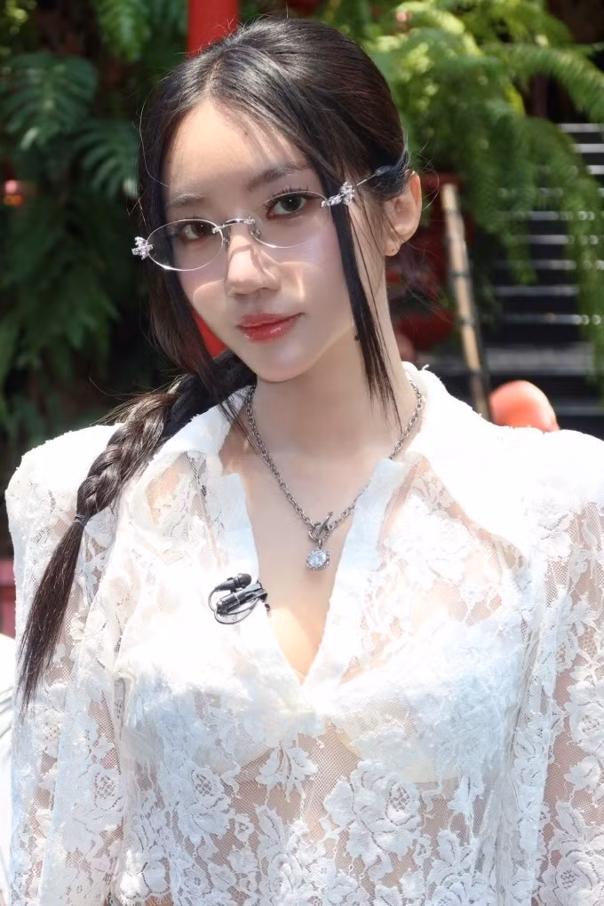 1751023933-orange-em-xinh-say-hi.jpg