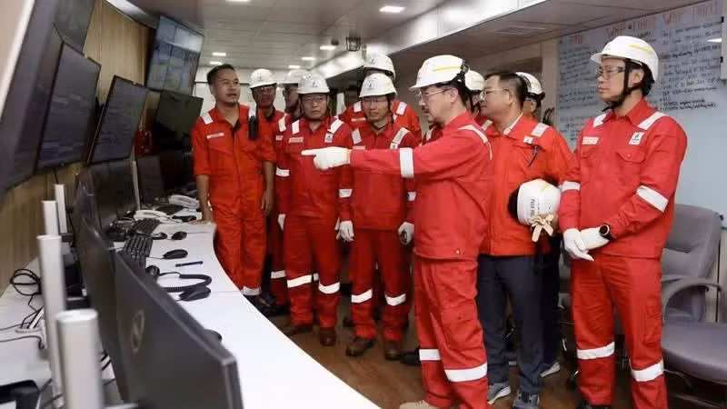 Tổng Giám đốc PVEP Nguyễn Thiện Bảo chỉ đạo và triển khai công việc tại mỏ Đại Hùng.