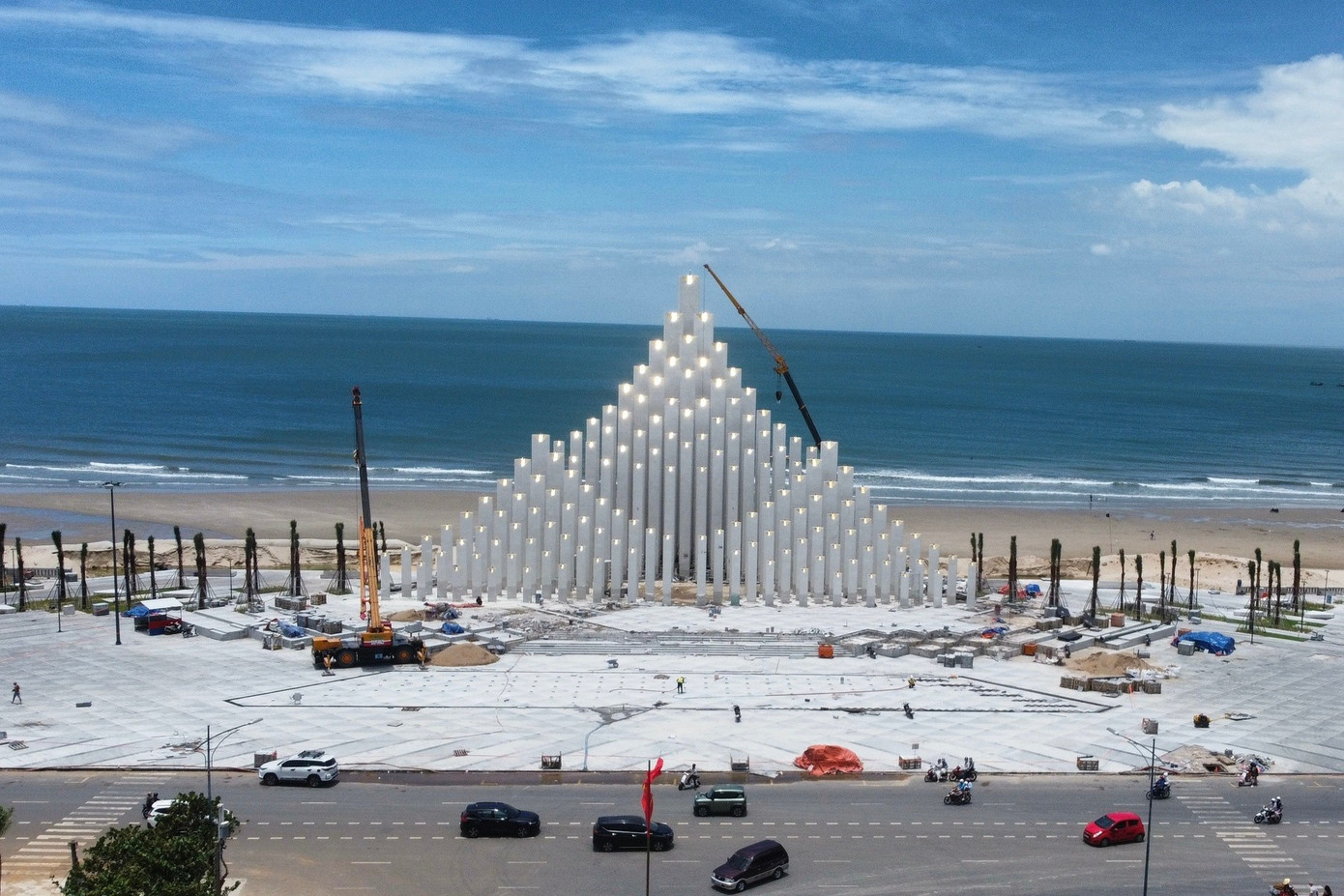 Tháp Tam Thắng lấp lánh dưới ánh nắng tại phường Vũng Tàu, TP.HCM. Ảnh: Hoàng Nhân. Tháp Tam Thắng lấp lánh dưới ánh nắng tại phường Vũng Tàu, TP.HCM. Ảnh: Hoàng Nhân.