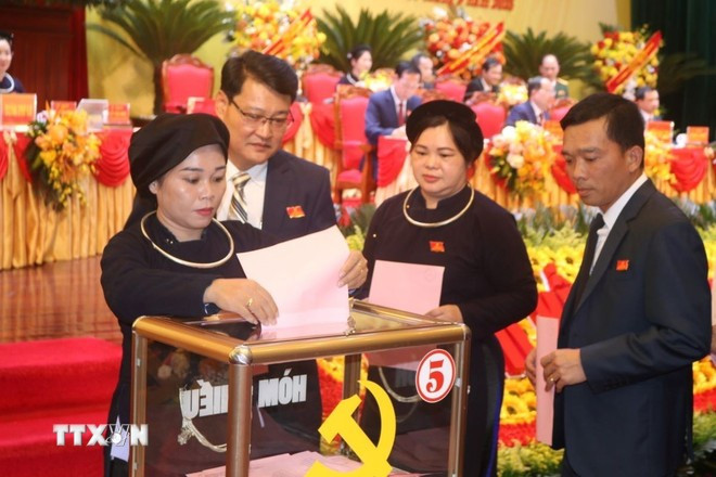 Đại biểu bỏ phiếu bầu Ban chấp hành đảng bộ tỉnh Cao Bằng lần thứ XX, nhiệm kỳ 2025-2030. (Ảnh: Quốc Đạt/TTXVN)