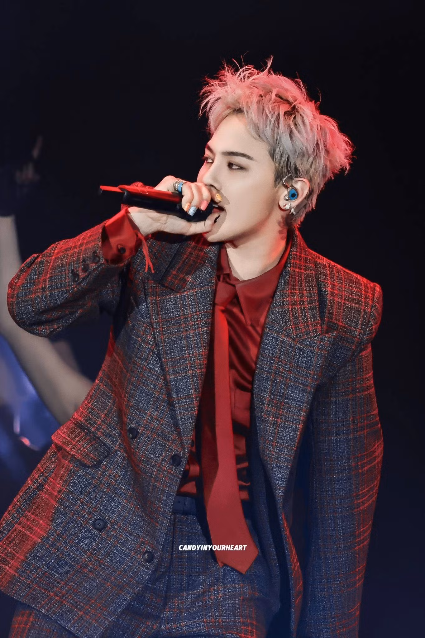 hot-1000-do-g-dragon-hen-fan-vie.jpg