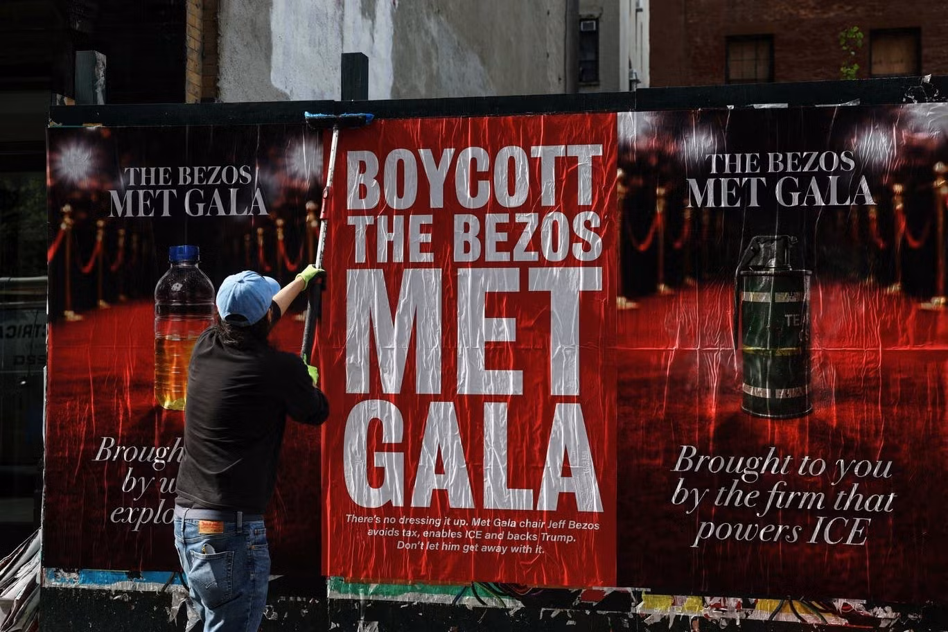 2026-04-15t145052z-793805241-rc2qpka0eo5e-rtrmadp-3-people-bezos-protest.jpg