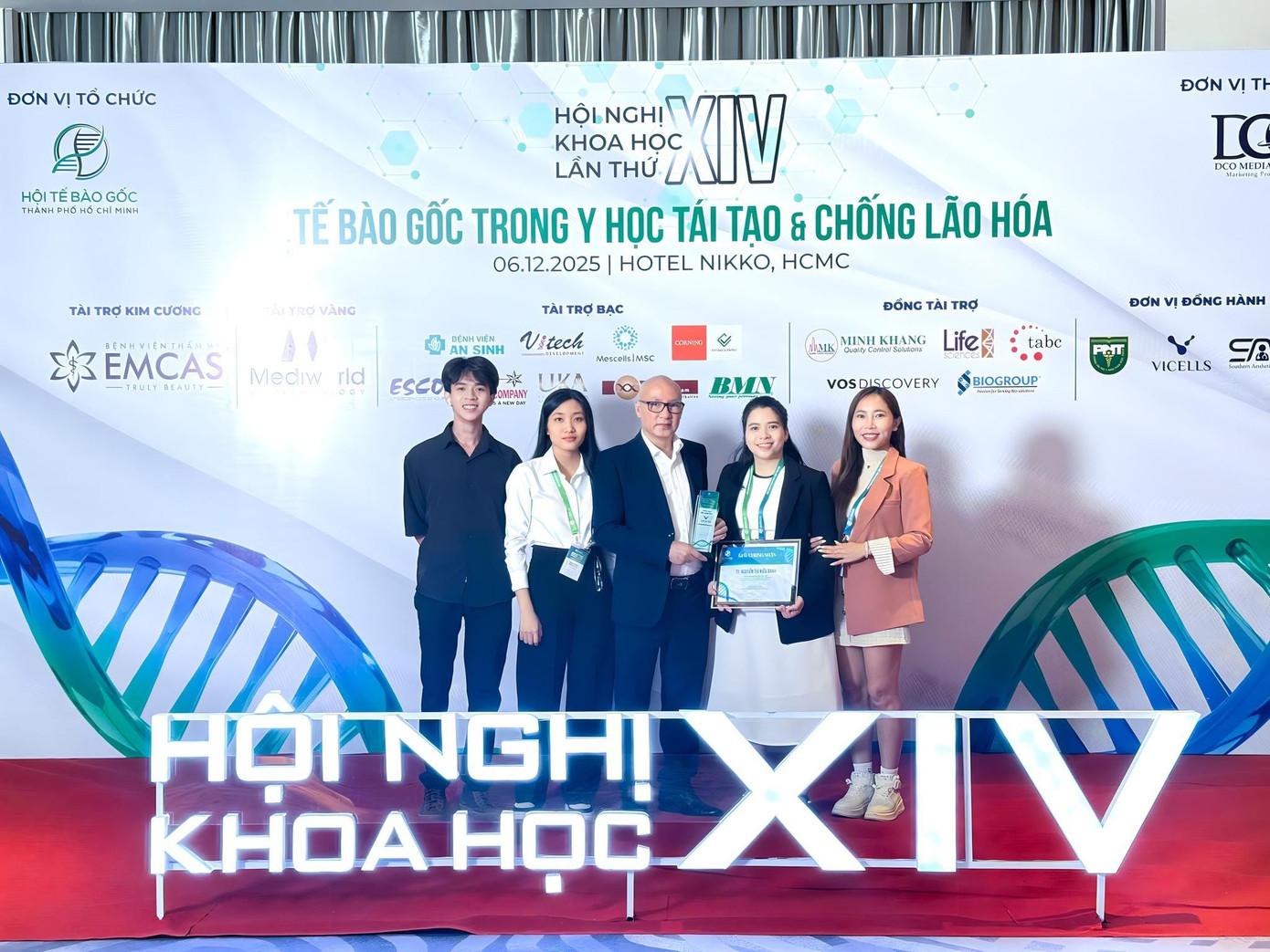 TS. Nguyễn Thị Kiều Oanh - Giám đốc Ngân hàng Mô - Tế bào gốc VICELLS với 2 báo cáo khoa học liên tiếp trong tháng 12.