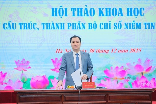 Ông Vũ Văn Tiến, Ủy viên Đoàn Chủ tịch, Trưởng ban Tuyên giáo Cơ quan UBTƯ MTTQ Việt Nam phát biểu đề dẫn Hội thảo. Ảnh: MTTQ