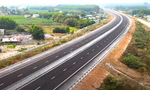 Cận cảnh cao tốc kết nối TPHCM với Đồng Nai sẽ thông xe trước Tết Nguyên đán