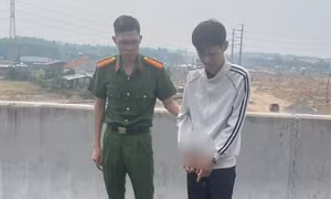 Nữ sinh bị hiếp dâm hai lần liên tiếp trên đường đi học về