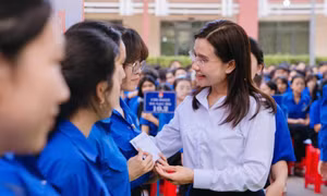 Cử tri trẻ sẵn sàng cho ngày hội non sông Việt Nam