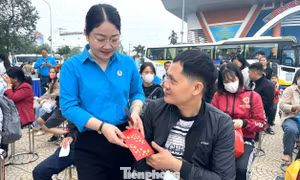 Công nhân 'thủ phủ công nghiệp' rưng rưng về quê ăn Tết
