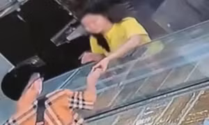 Đã bắt được hai đối tượng cướp giật tài sản ở tiệm vàng TPHCM