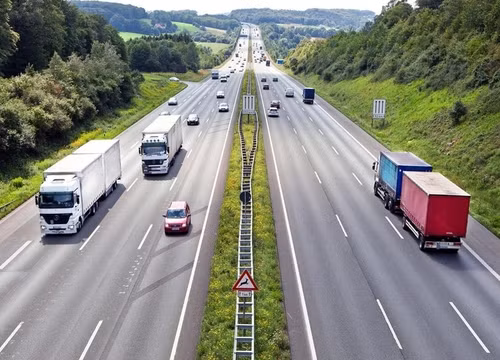 Giữ khoảng cách trên cao tốc: Sắp có hướng dẫn để tài xế dễ thực hiện hơn