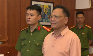Video khám xét, bắt khẩn cấp 'bầu' Đoan