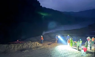 Tìm thấy thi thể tài xế xe tải bị lũ cuốn trôi cách hiện trường gặp nạn hơn 30km 