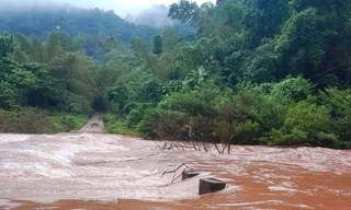 Mưa lớn gây ngập sâu, nhiều khu vực biên giới ở Quảng Trị bị chia cắt 