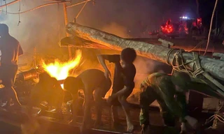 Điều tra việc tàu cá ở Thanh Hóa bất ngờ bốc cháy lúc rạng sáng