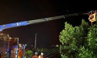 Điện lực Quảng Trị xuyên đêm khắc phục hậu quả bão số 10 