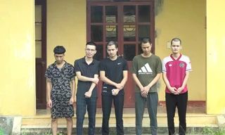 Tạm giam 5 đối tượng, thu hàng trăm nghìn file dữ liệu giả mạo 