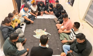 ‘Con bạc’ chạy tán loạn khi lực lượng chức năng đột kích lúc nửa đêm 