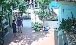 Clip thầy giáo đi xe máy tới nhà, tát liên tiếp vào mặt học sinh ở Thanh Hóa