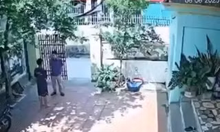 Clip thầy giáo đi xe máy tới nhà, tát liên tiếp vào mặt học sinh ở Thanh Hóa