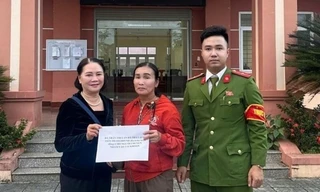 Bất ngờ nhận được 300 triệu đồng, người phụ nữ ở Quảng Trị nhờ Công an can thiệp 