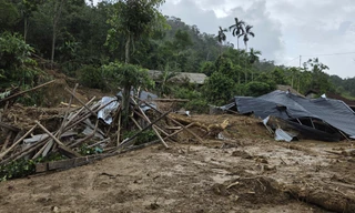 Hiện trường lũ quét bản làng tan hoang ở Thanh Hóa