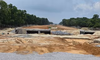 Giá vật liệu tăng phi mã, nhiều công trình trọng điểm ở Quảng Trị thi công cầm chừng 