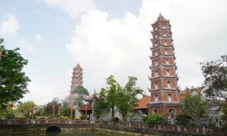 Hàng vạn phật tử về khai hội ở ngôi chùa Phật hoàng Trần Nhân Tông từng ghé thăm 