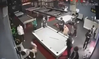 Xô xát trong quán bida tại Quảng Trị, nam sinh lớp 12 nguy kịch nghi do ngã gãy cổ 