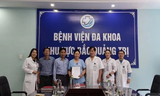 Khen thưởng nhân viên y tế trả lại 440 triệu đồng chuyển nhầm