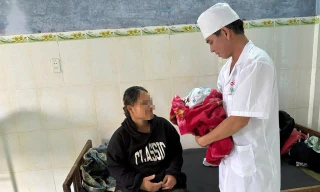 Quảng Trị: Bộ đội biên phòng đỡ đẻ thành công cho sản phụ vùng cao giữa mưa lũ 