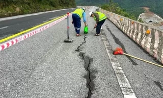 Xuất hiện vết nứt hàng chục mét trên QL1A đoạn Đèo Ngang 